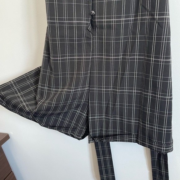 Black & White Romper - Picture 3 of 4